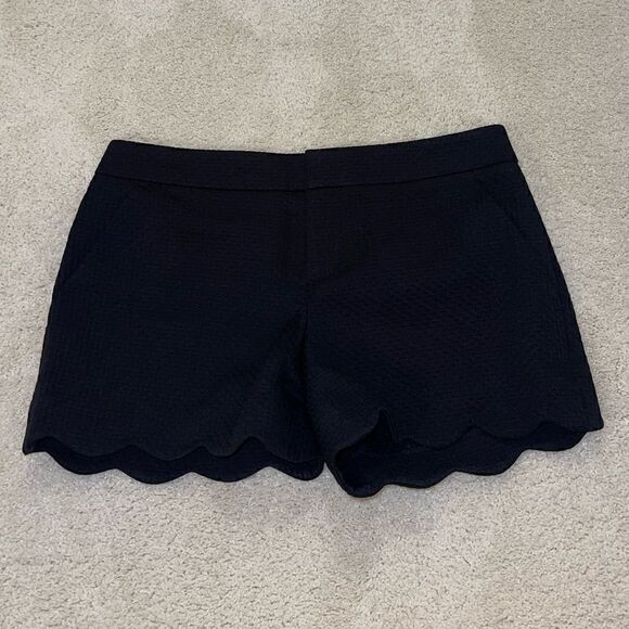 NWT Club Monaco Amber Shorts in Black with scalloped detailing! Size 0 perfect! - Picture 1 of 4
